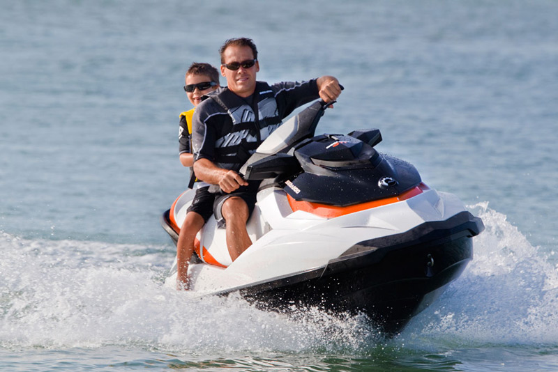 At Fly N High Waverunner and Parasail we make it our goal to insure that you have the time of your life. Whether you ride one of our Waverunner Jet Ski rentals in the warm waters of the Gulf of Mexico, or go on the Deluxe Parasailing Adventure with an unbelievable view of the Pinellas County beaches, we guarantee an unforgettable experience with memories to last a lifetime